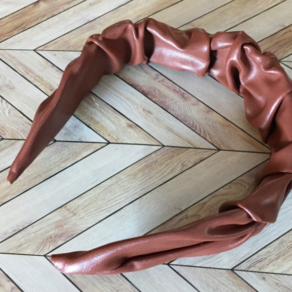 Sincerly Jules Brown Styling Faux Leather Scrunched Headband with Knotted Design - Picture 3 of 10